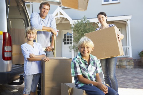 Local London removals van for flat and apartment moving support